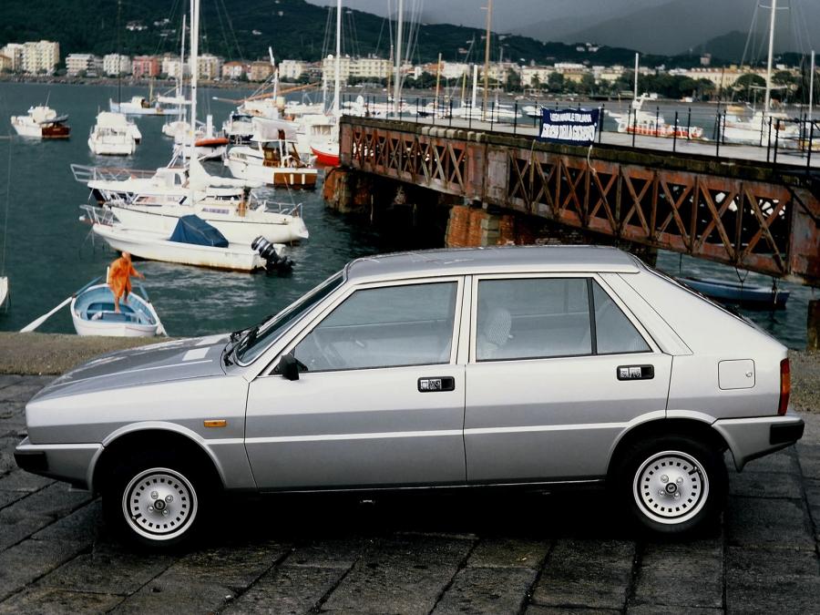  Lancia Delta 1979 года  (фото 24 из 35)